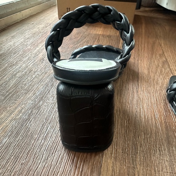 Brand New!! - Picture 4 of 7